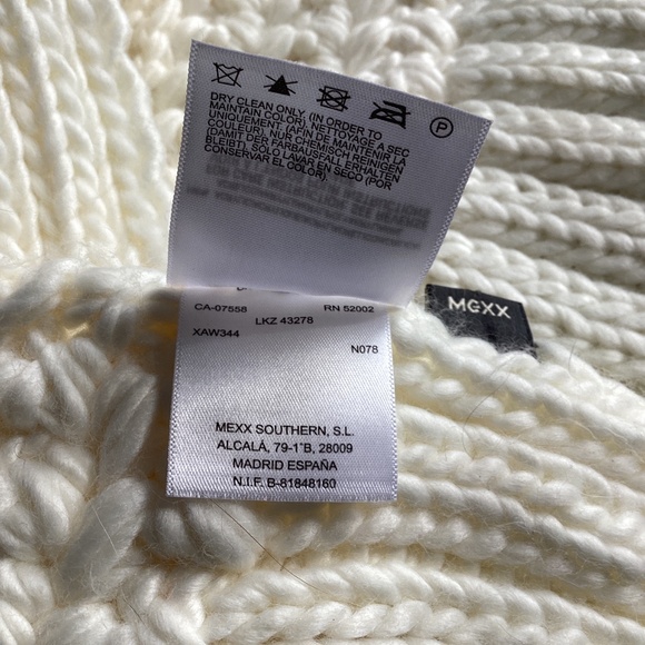 MEXX CREAM THICK PLUSH KNIT SCARF WITH EMBELLISHED HEM DETAIL - Picture 4 of 9